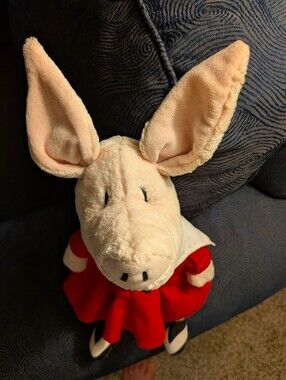Gund Olivia The Pig Stuffie and Hard Back Book